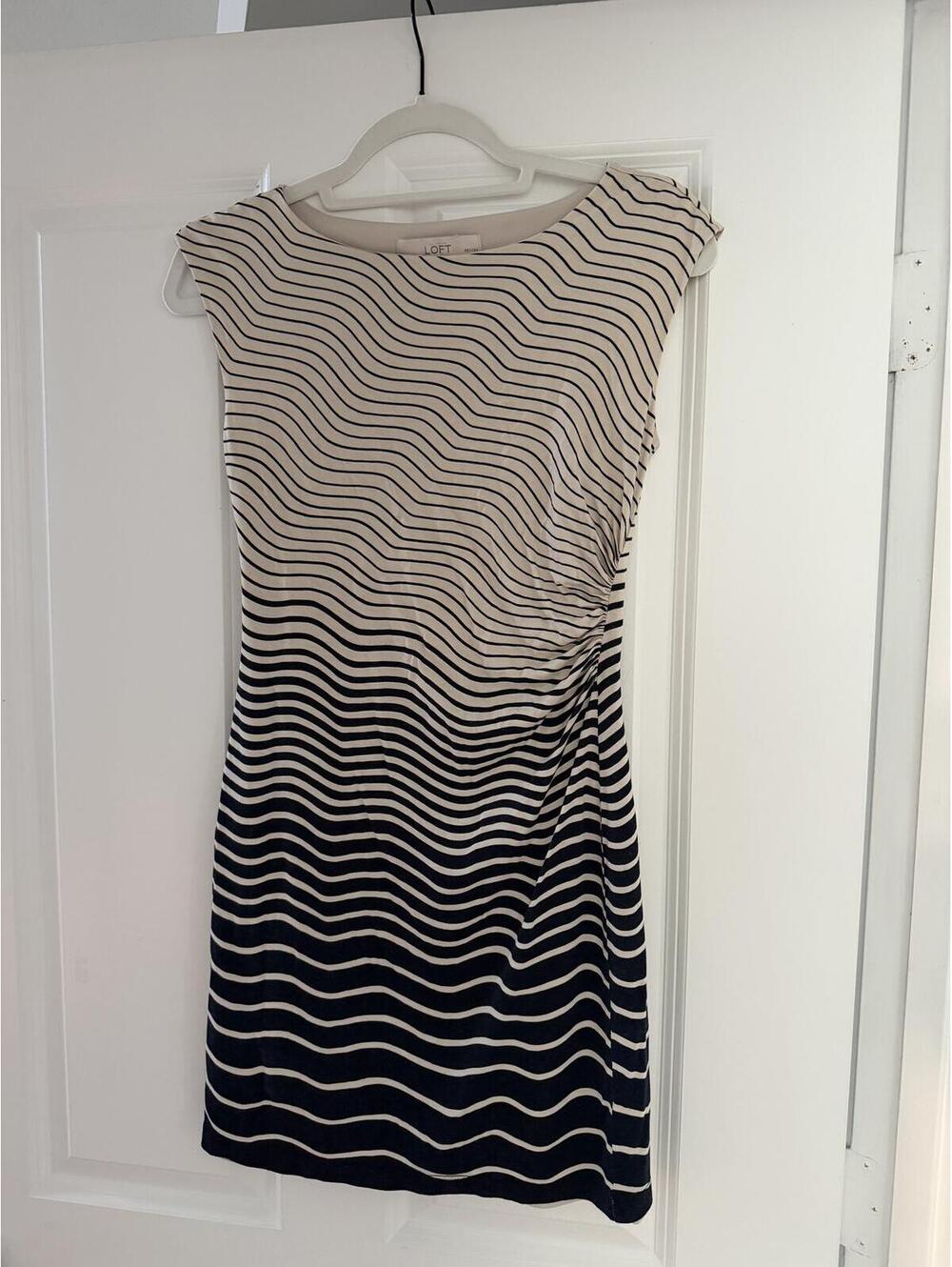 LOFT Petite Navy & Cream Striped Ruched Dress – XSP